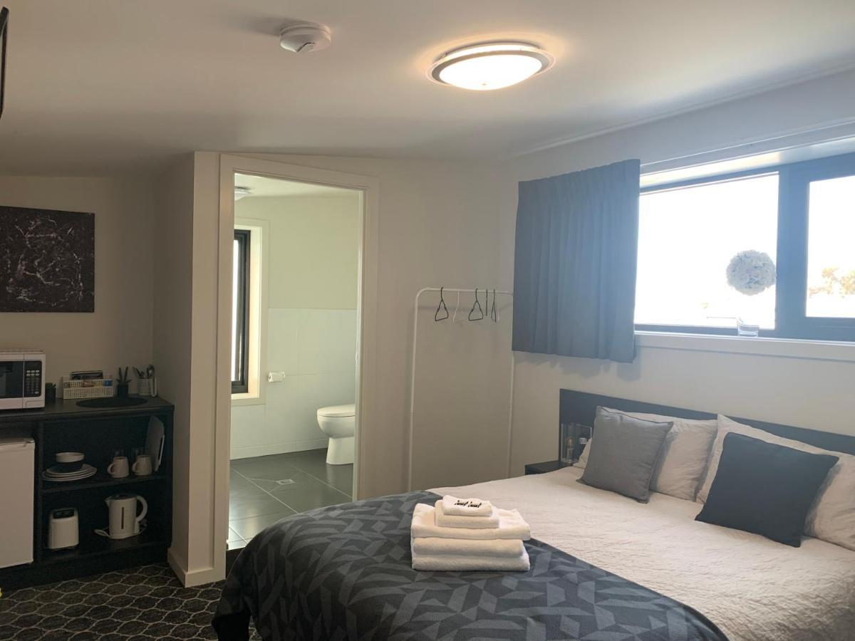 Queens Arms Hotel Longford エクステリア 写真