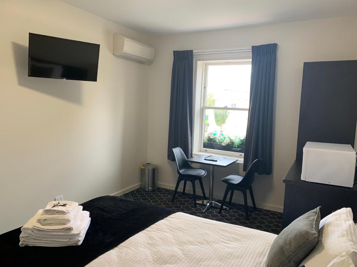 Queens Arms Hotel Longford エクステリア 写真