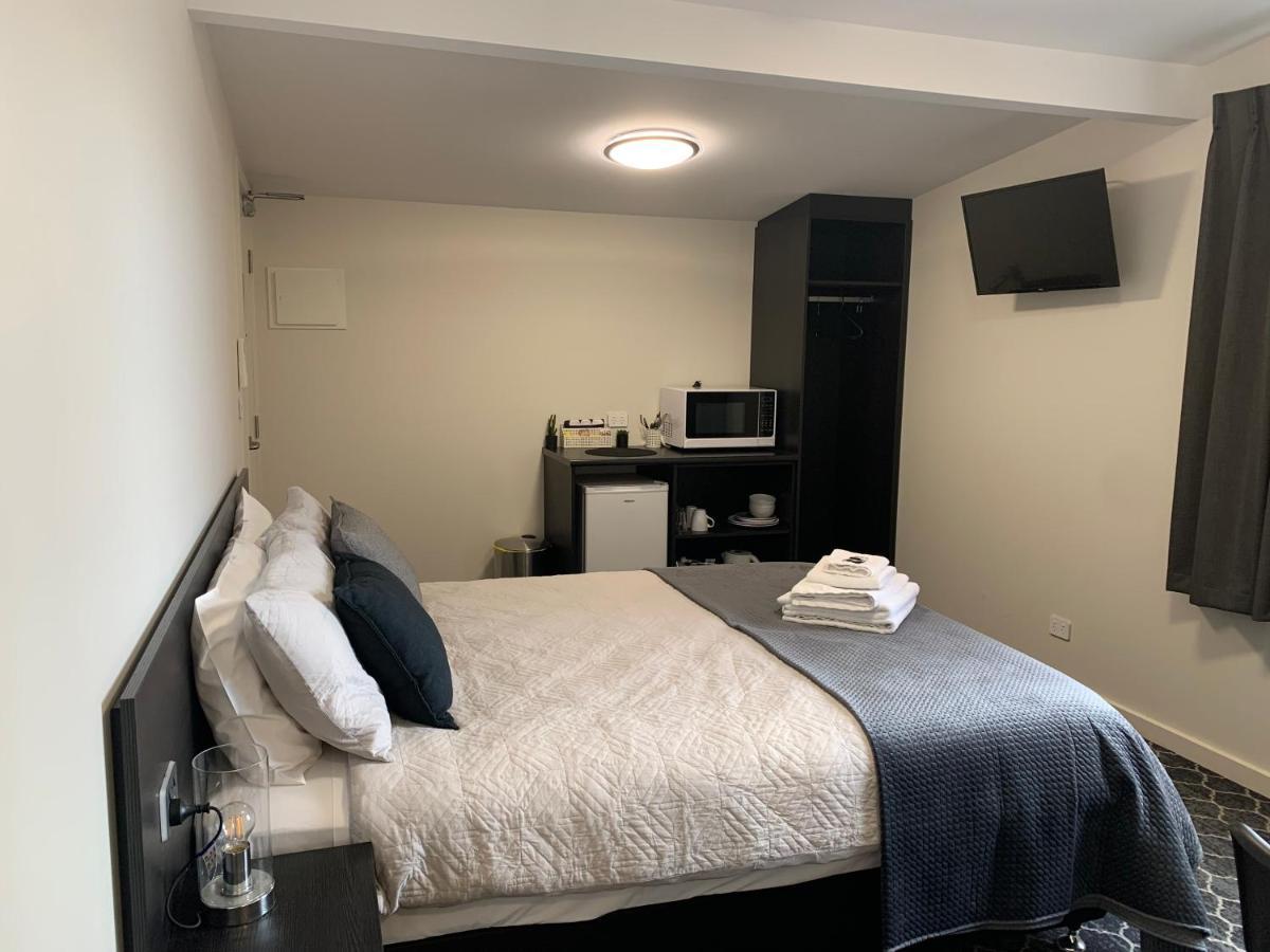 Queens Arms Hotel Longford エクステリア 写真